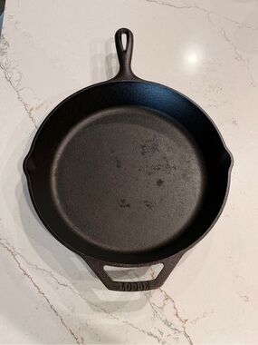 Lodge 10SK Cast Iron Skillet Pan 12" Heat Ring Double Handle Double Spout - USA